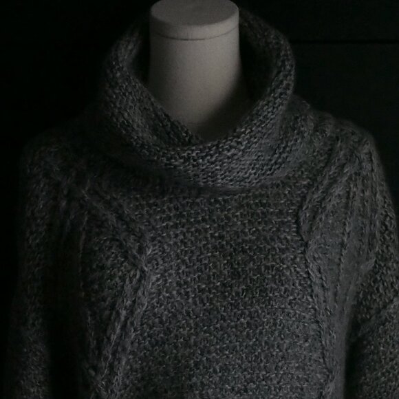 Zara | Beautiful Mohair Blend, Cable Knit, Turtleneck Sweater - Picture 3 of 6
